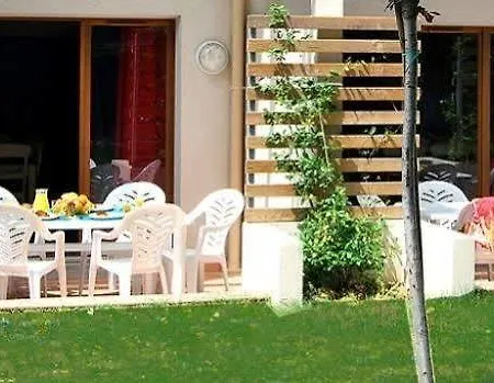 Lagrange Grand Bleu – Résidence La Closerie 3* Barjac (Gard)